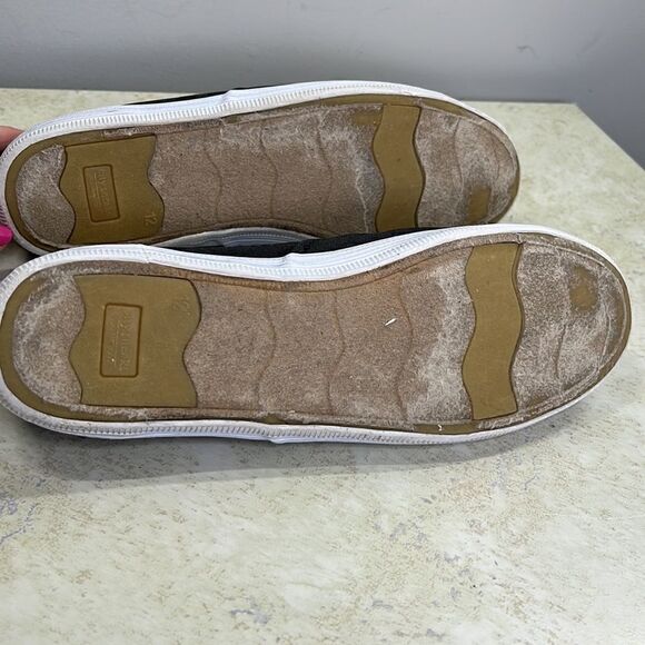 City Sneaks Hand Painted Shield and Hydra 12 - Picture 7 of 7